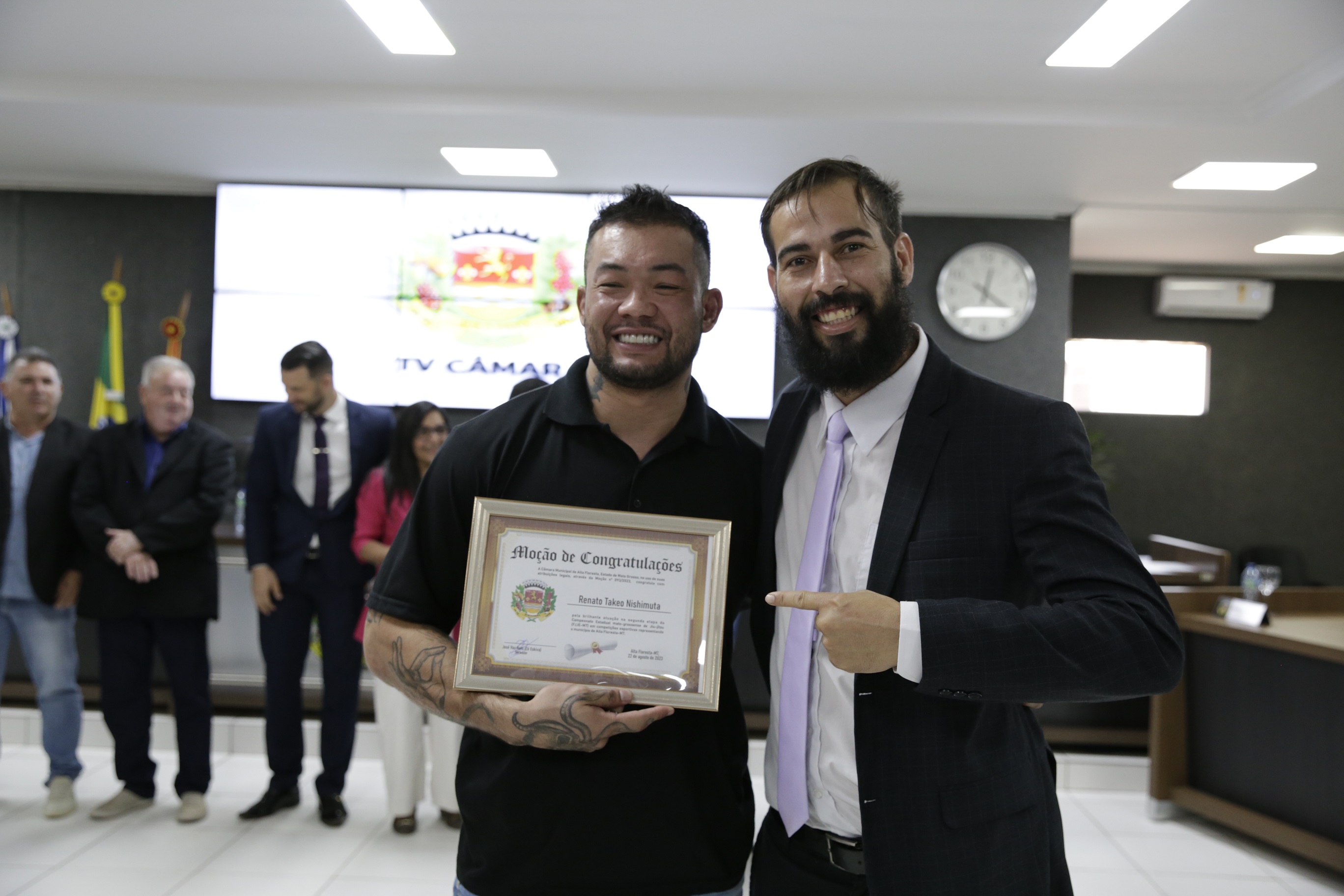 A atletas recebem homenagem da Câmara Municipal por participação no Campeonato Estadual Mato-grossense de Jiu-jítsu