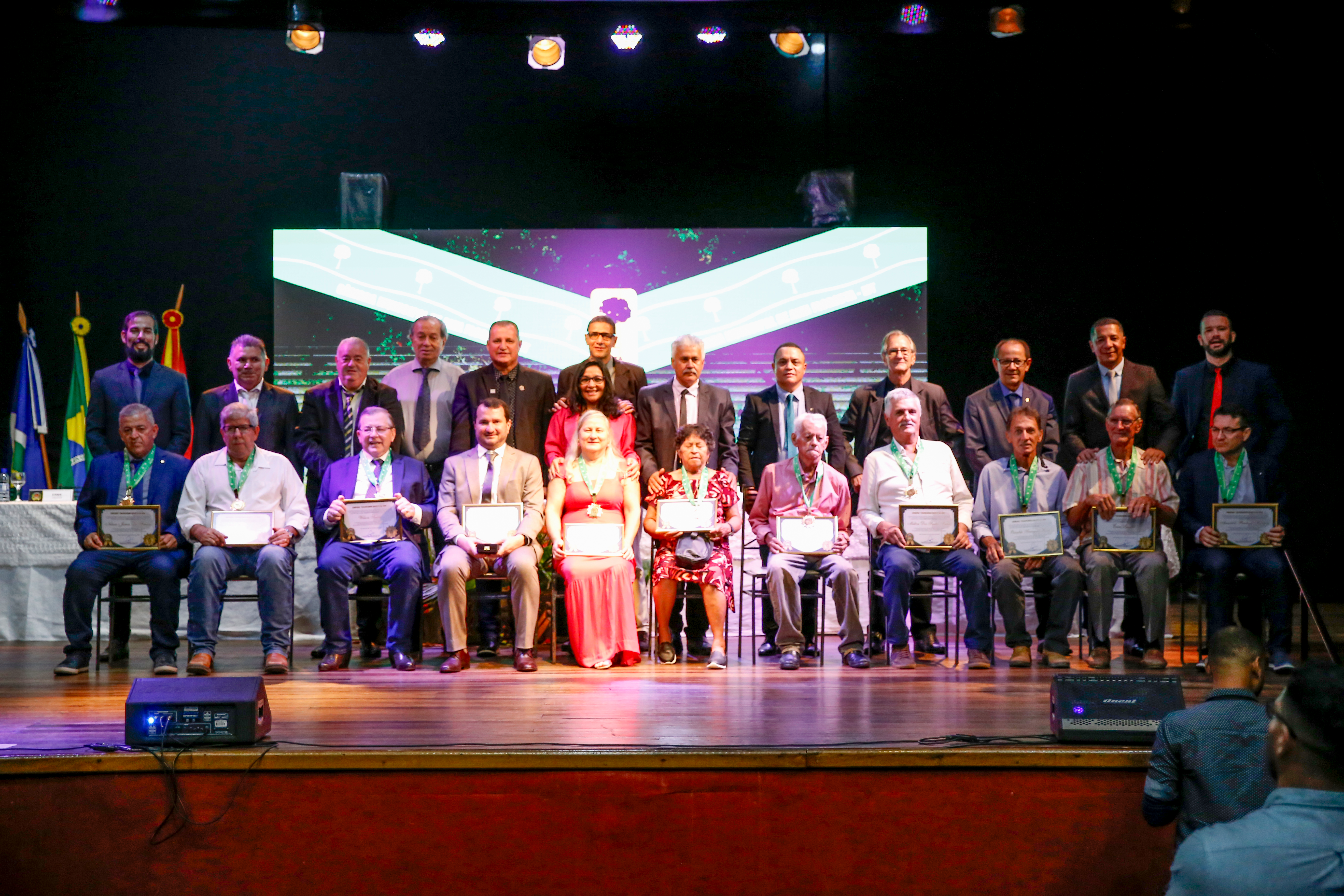 Câmara concede Comenda Colonizador Ariosto da Riva