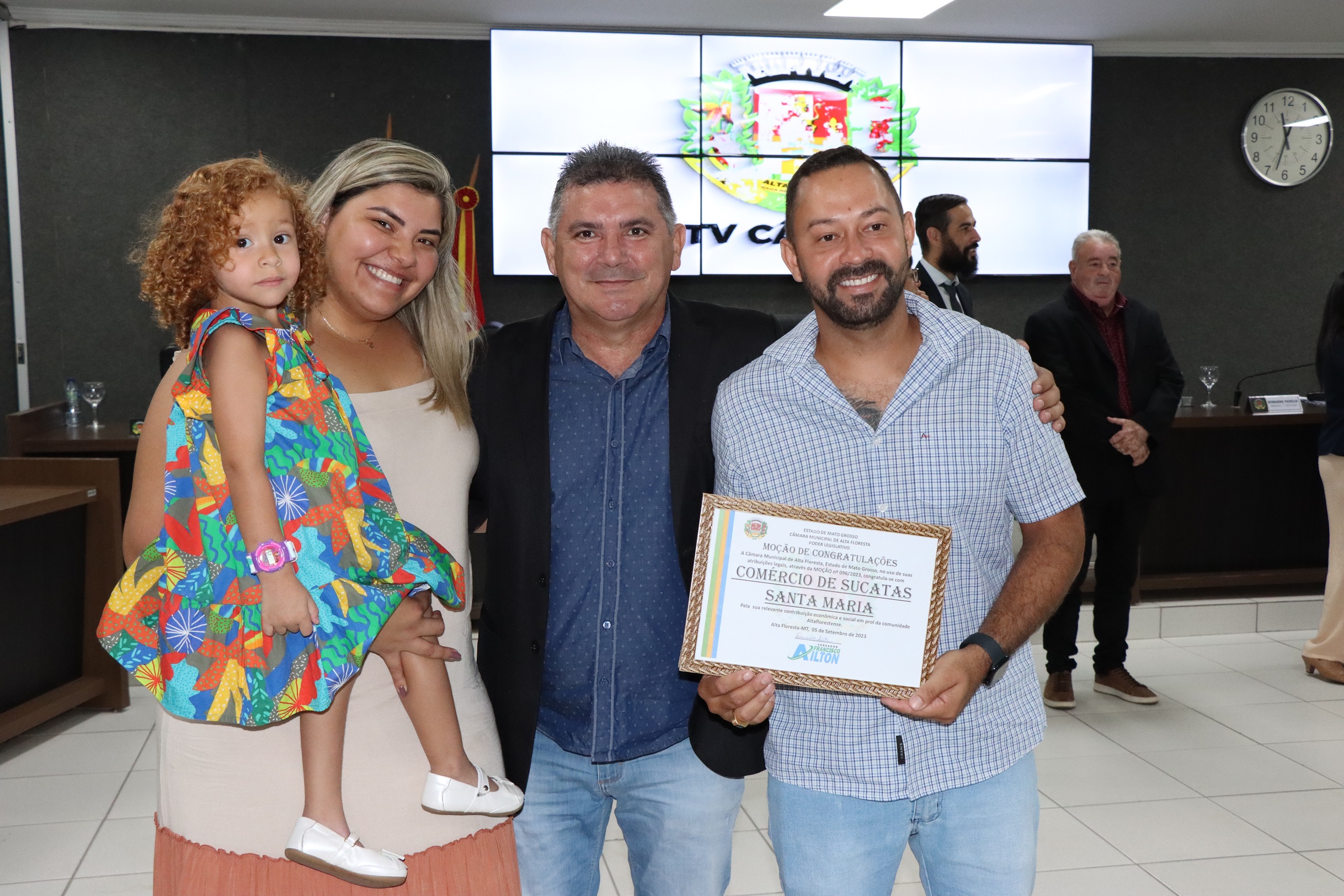 Câmara congratula com empresa por contribuição econômica e social