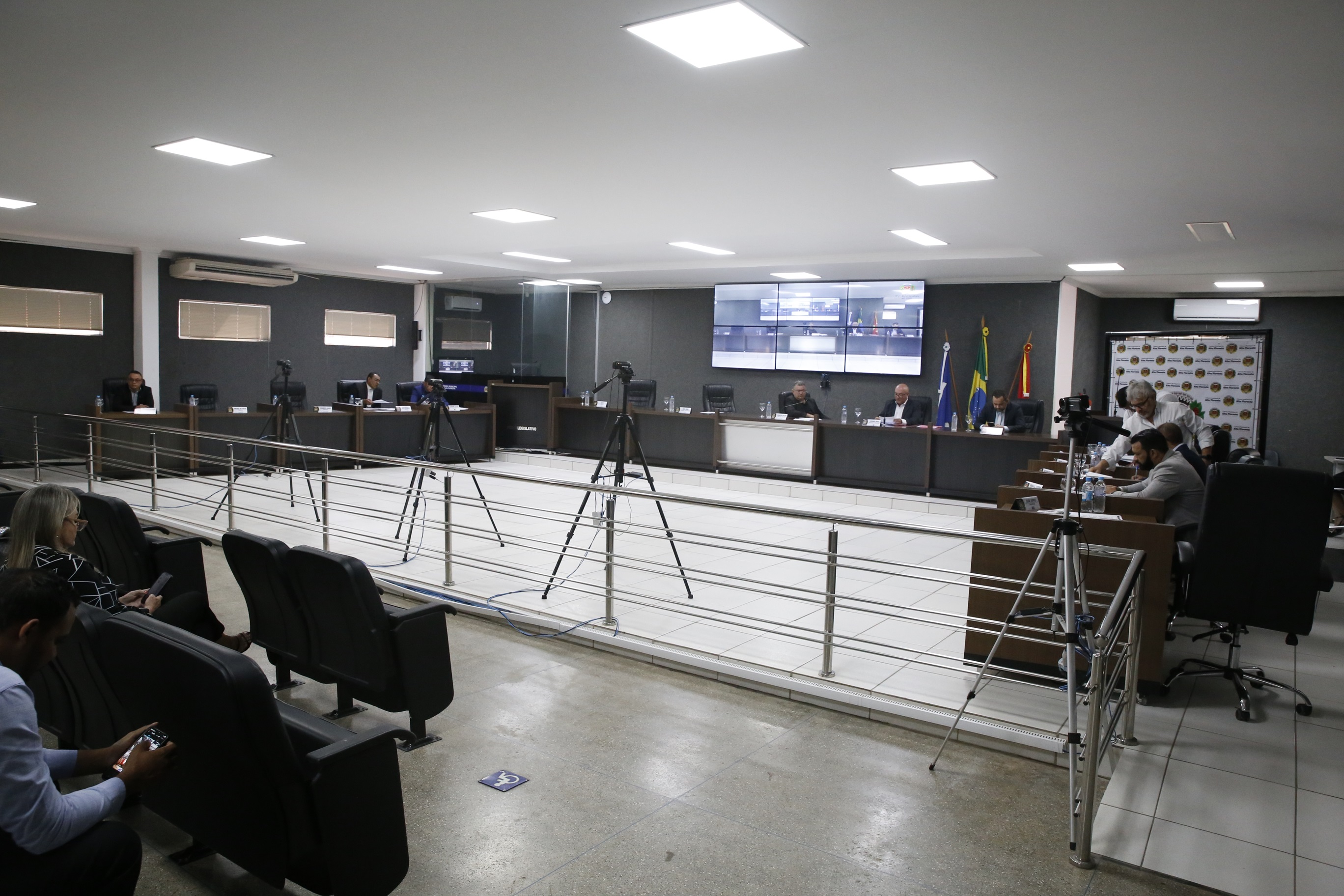 Câmara de Alta Floresta aprova lei que garante direito de acompanhante a mulheres durante atendimentos de saúde