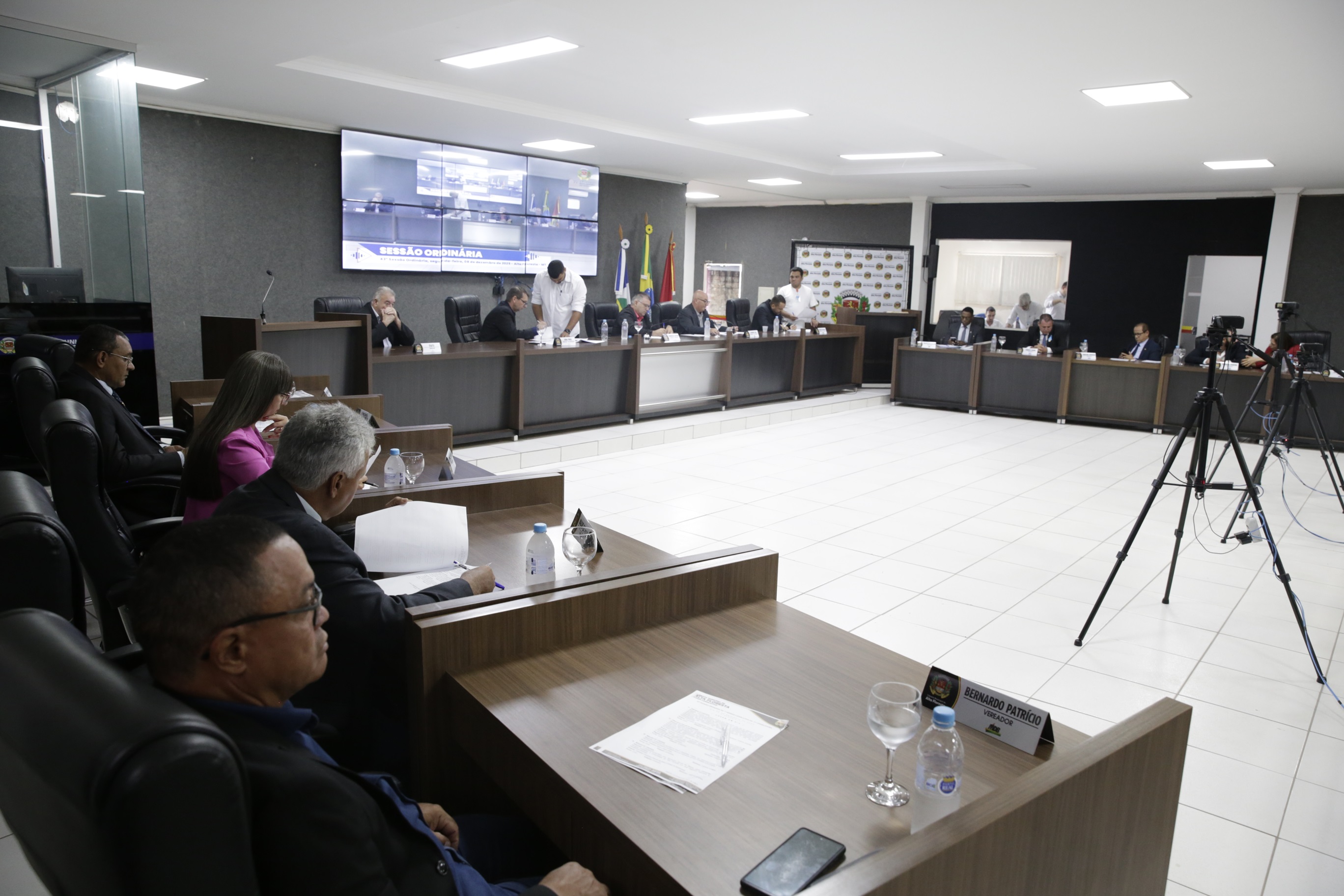 Câmara de Alta Floresta aprova lei que padroniza placas de identificação de ruas e logradouros