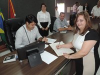 Câmara empossa Marinéia Munhoz prefeita de Alta Floresta