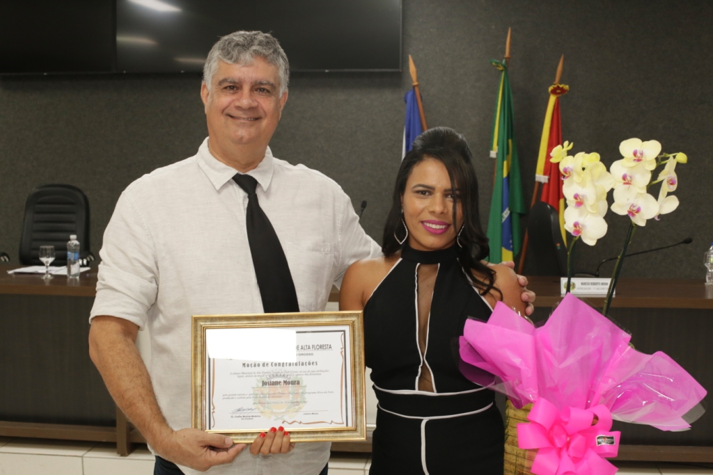 Câmara homenageia cantora Josiane Moura com Moção de Congratulações