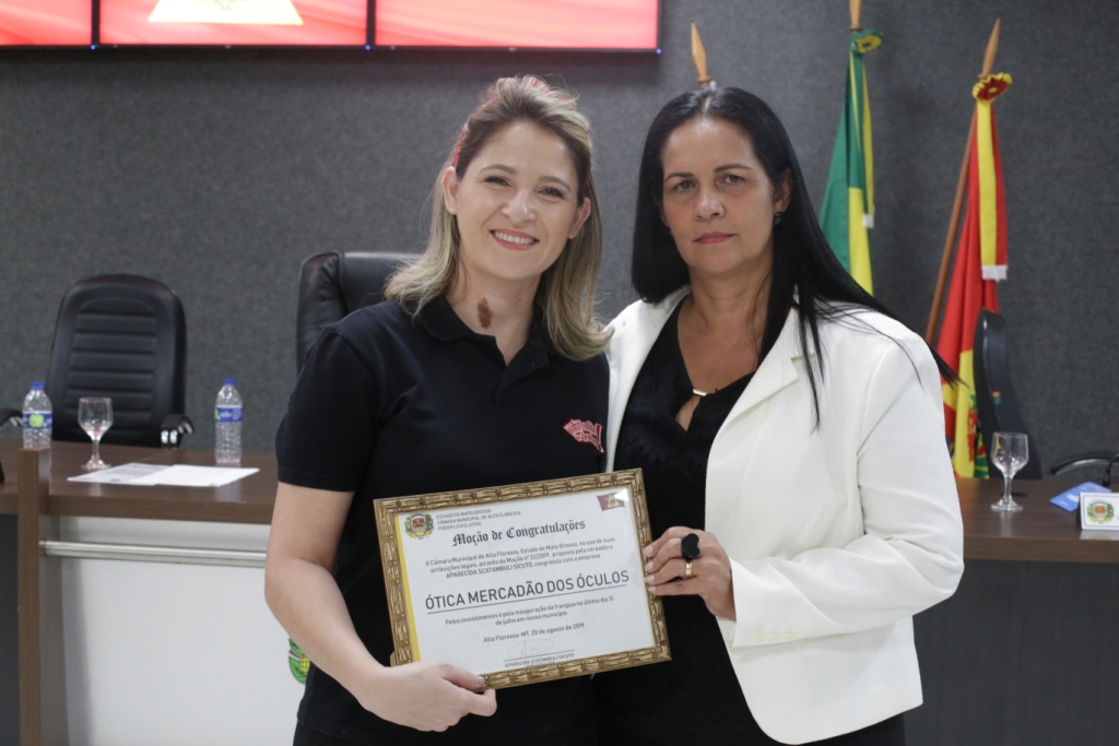 Câmara homenageia Ótica Mercadão dos Óculos com Moção de Congratulações