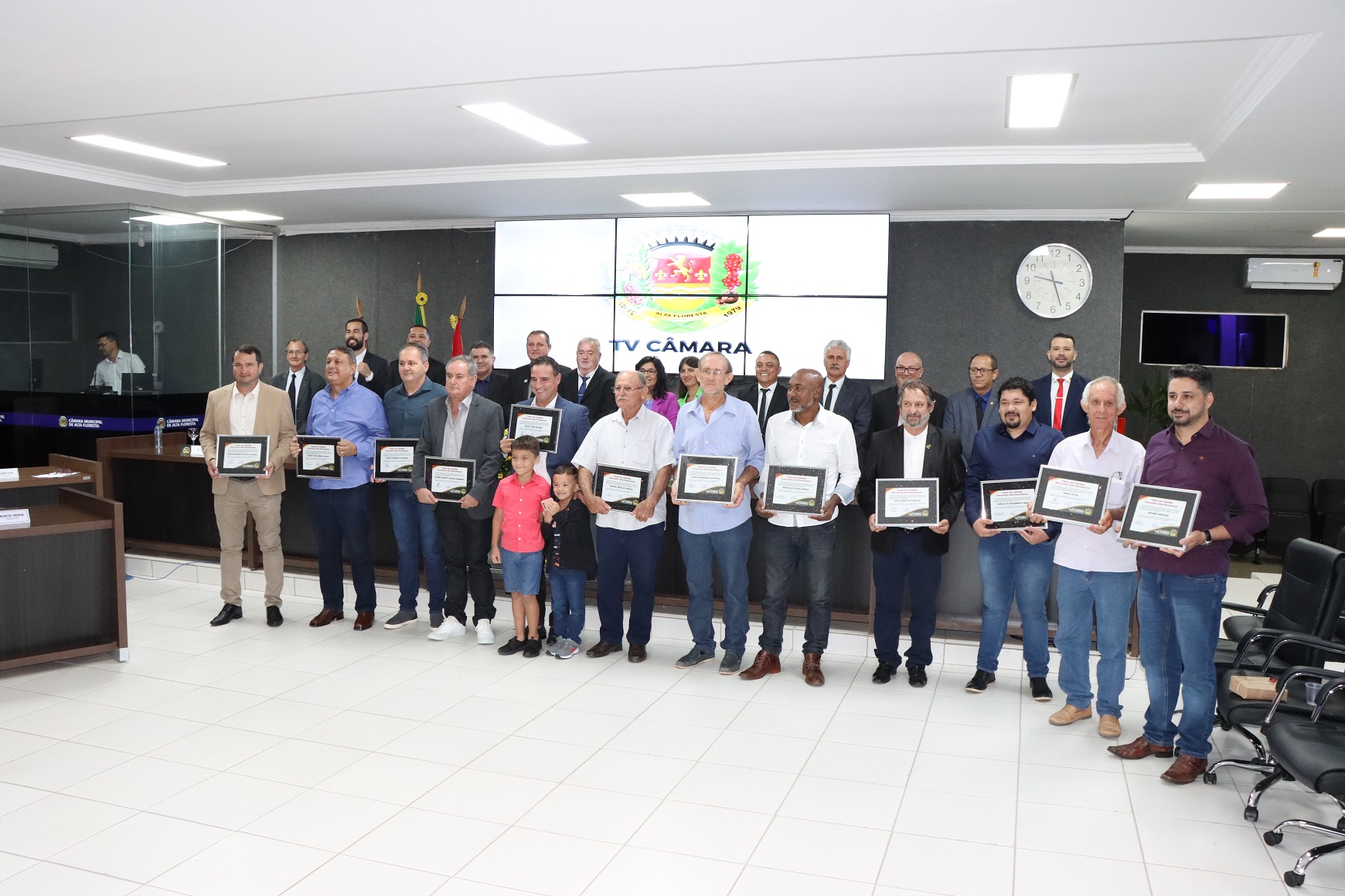 Câmara homenageia personalidades com título de cidadão honorário alta-florestense