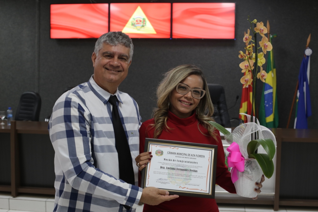 Câmara homenageia Promotora de Justiça com Moção de Congratulações