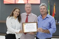 Câmara homenageia proprietários da Estribos Fumiya com Moção de Congratulações