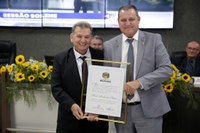 Câmara Municipal concede Título de Cidadão Honorário a Moisés Prado dos Santos em sessão solene