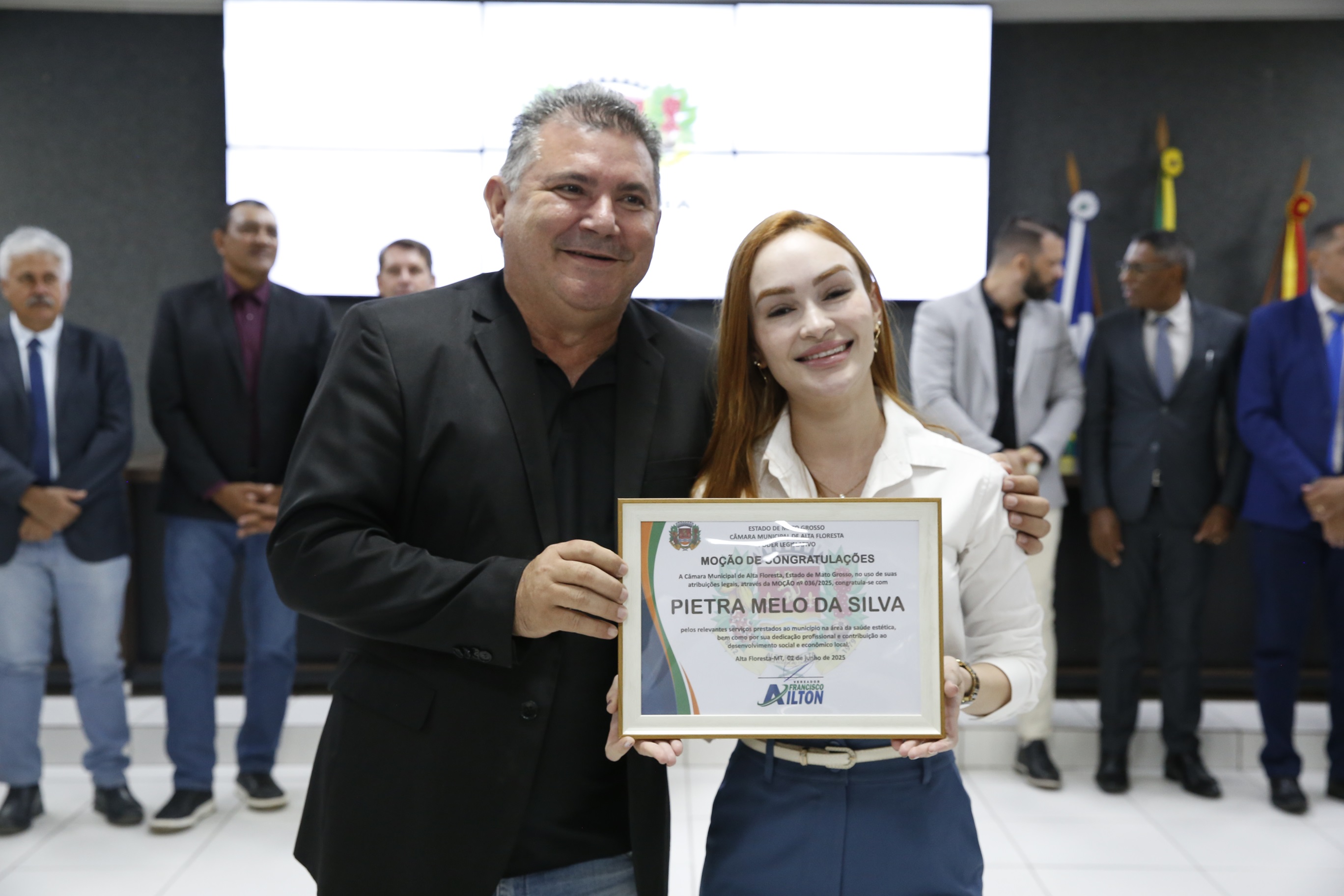 Câmara Municipal de Alta Floresta homenageia profissional da saúde estética com Moção de Congratulações