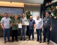 Câmara Municipal de Alta Floresta homenageia Suprema Máquinas por contribuição ao agronegócio regional