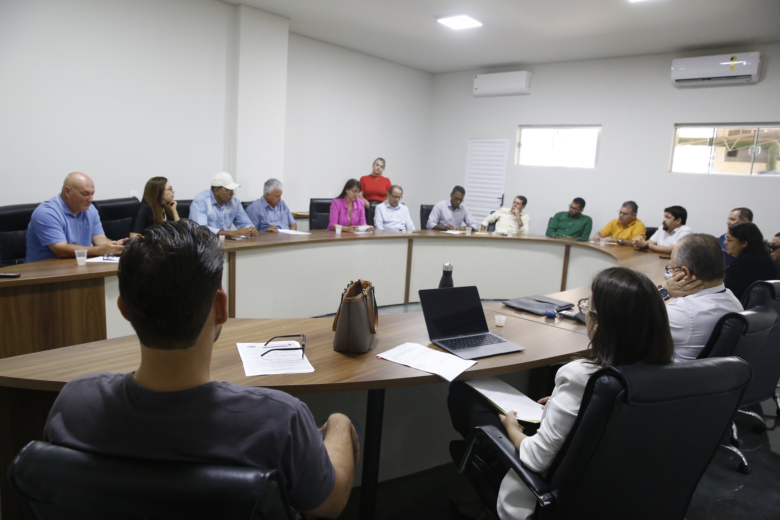 Câmara Municipal de Alta Floresta realiza reunião com secretário de Saúde para tratar das deficiências no atendimento à população