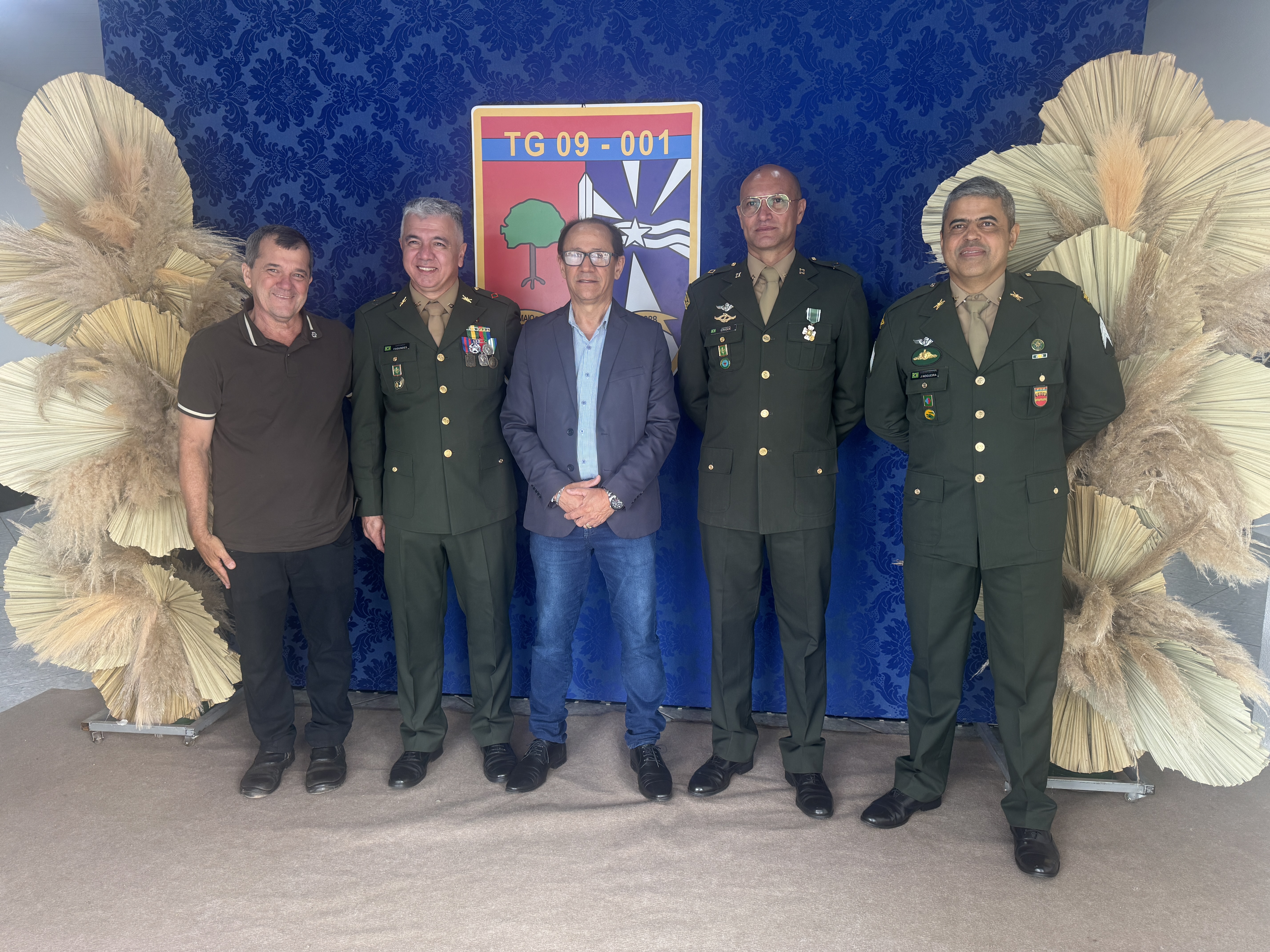 Câmara Municipal marca presença na solenidade de passagem de Chefia do Tiro de Guerra 09-001