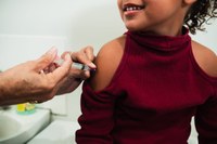 Câmara Municipal reforça importância da vacinação e orienta população a manter cadernetas em dia