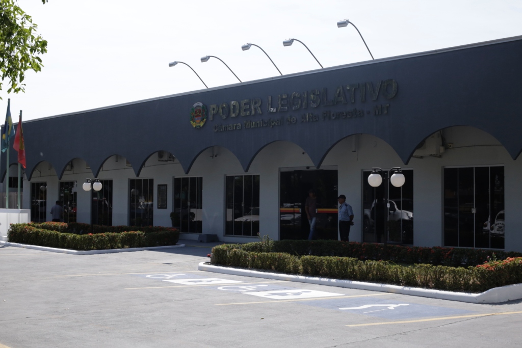 Câmara pede apoio do MPE para revisão do contrato de concessão do serviço de saneamento básico