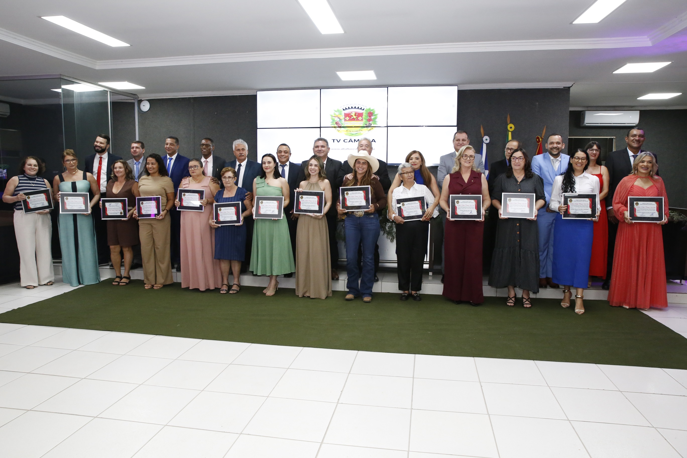 Câmara realiza Sessão Solene para entrega do Prêmio Mulher Destaque Mãe Rose 2025