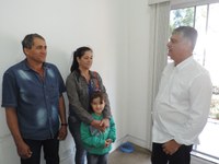 Casal procura Dr. Charles em busca de ajuda para evitar fechamento da Escola do Ramal do Mogno