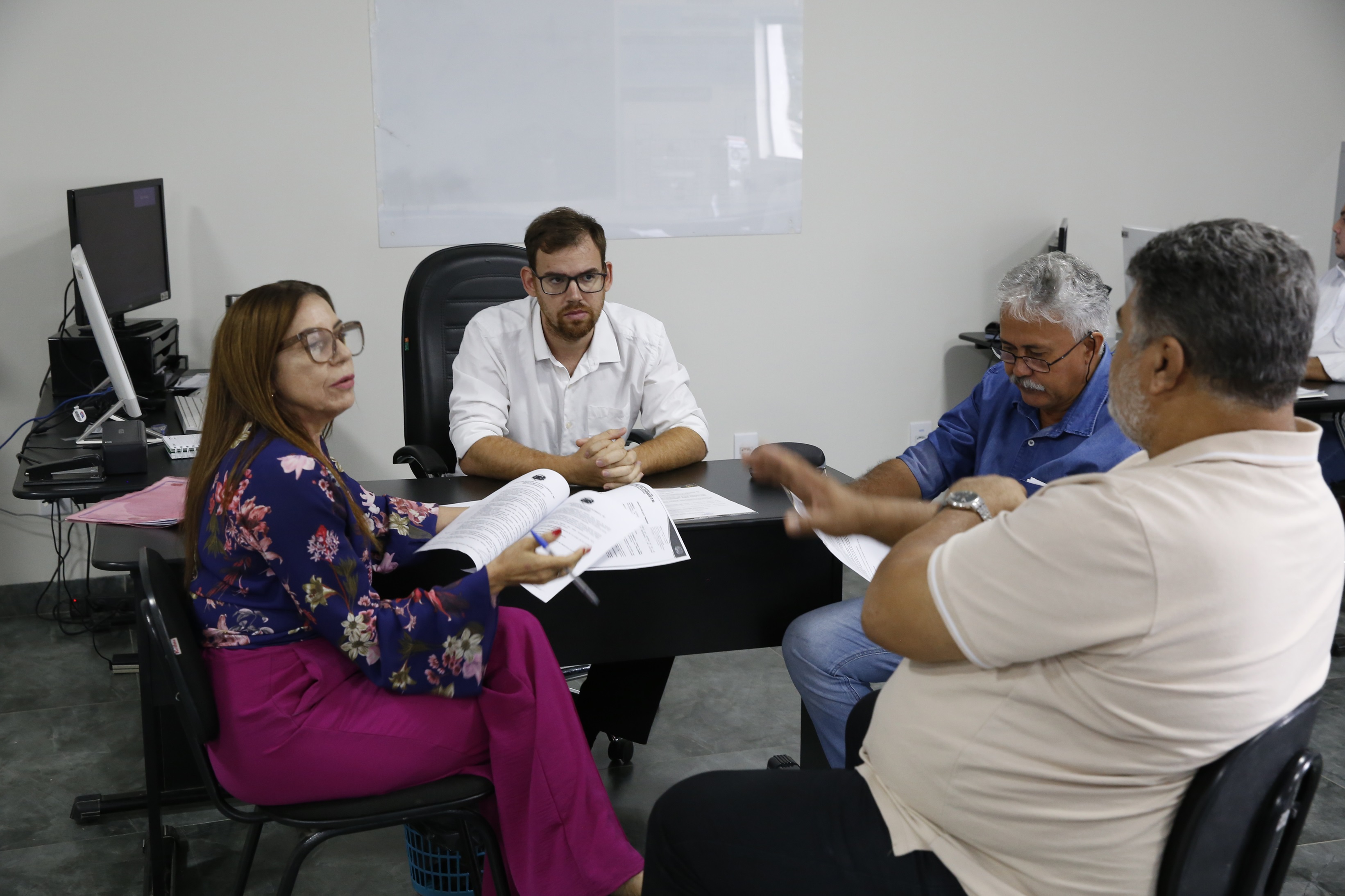 Comissão de Legislação, Justiça e Redação Final delibera projetos de lei em reunião ordinária