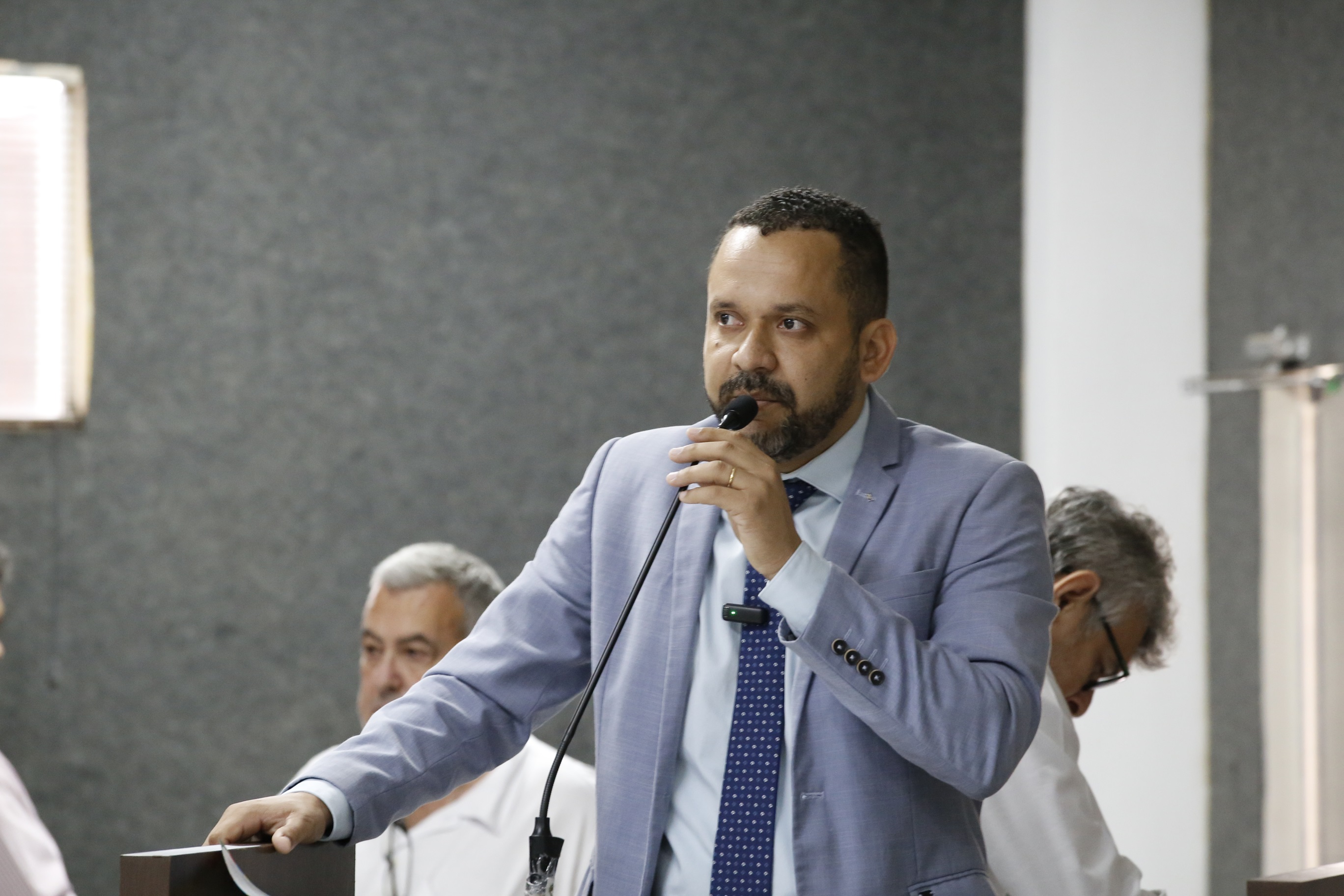 Darlan Carvalho cobra cumprimento da Lei Municipal que garante prioridade no atendimento a autistas