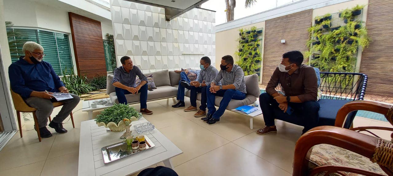 Deputado Juarez Costa firma compromisso com o vereador Claudinei