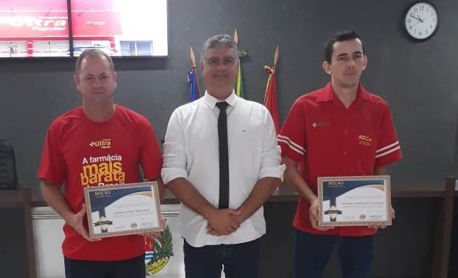 Dr. Charles homenageia empresários por inauguração da 3ª loja da Rede de Drogarias Ultra Popular