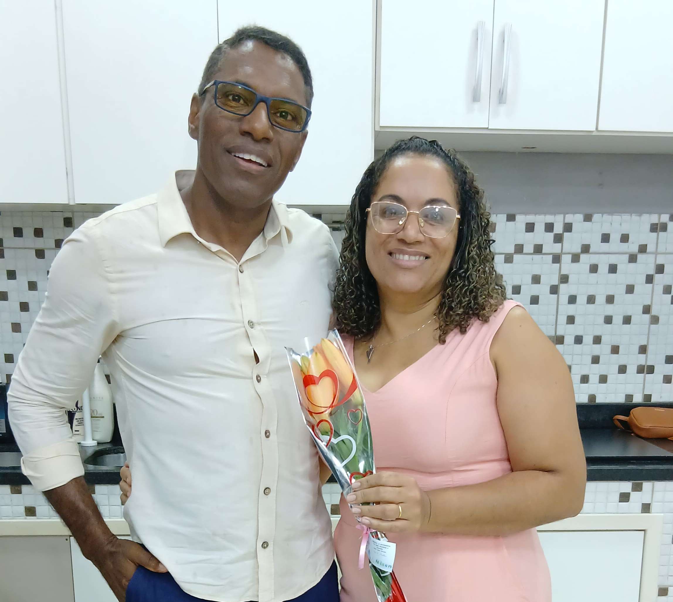 Elas merecem flores: Professor Nilson homenageia mulheres no Dia Internacional da Mulher