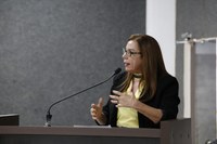 Elisa Gomes destaca combate à violência contra a mulher