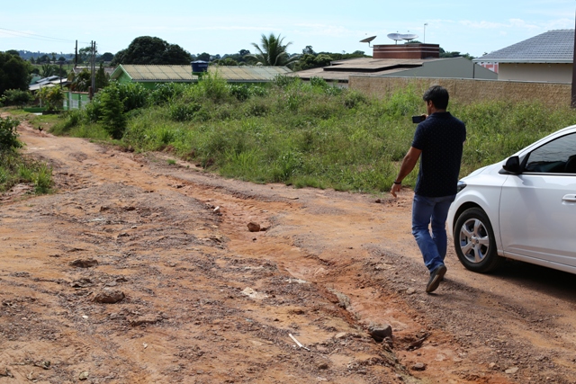Emerson Machado cobra recuperação de ruas do Jardim Renascer
