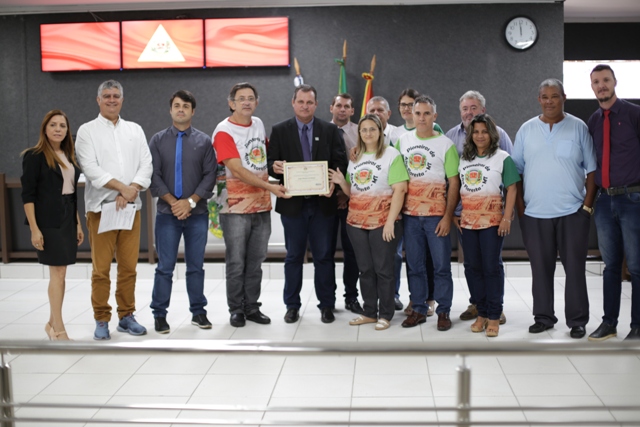 Grupo Pioneiros da Floresta recebe homenagem da Câmara Municipal