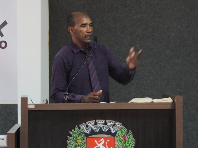 Mendonça entrega liderança do Executivo na Câmara Municipal