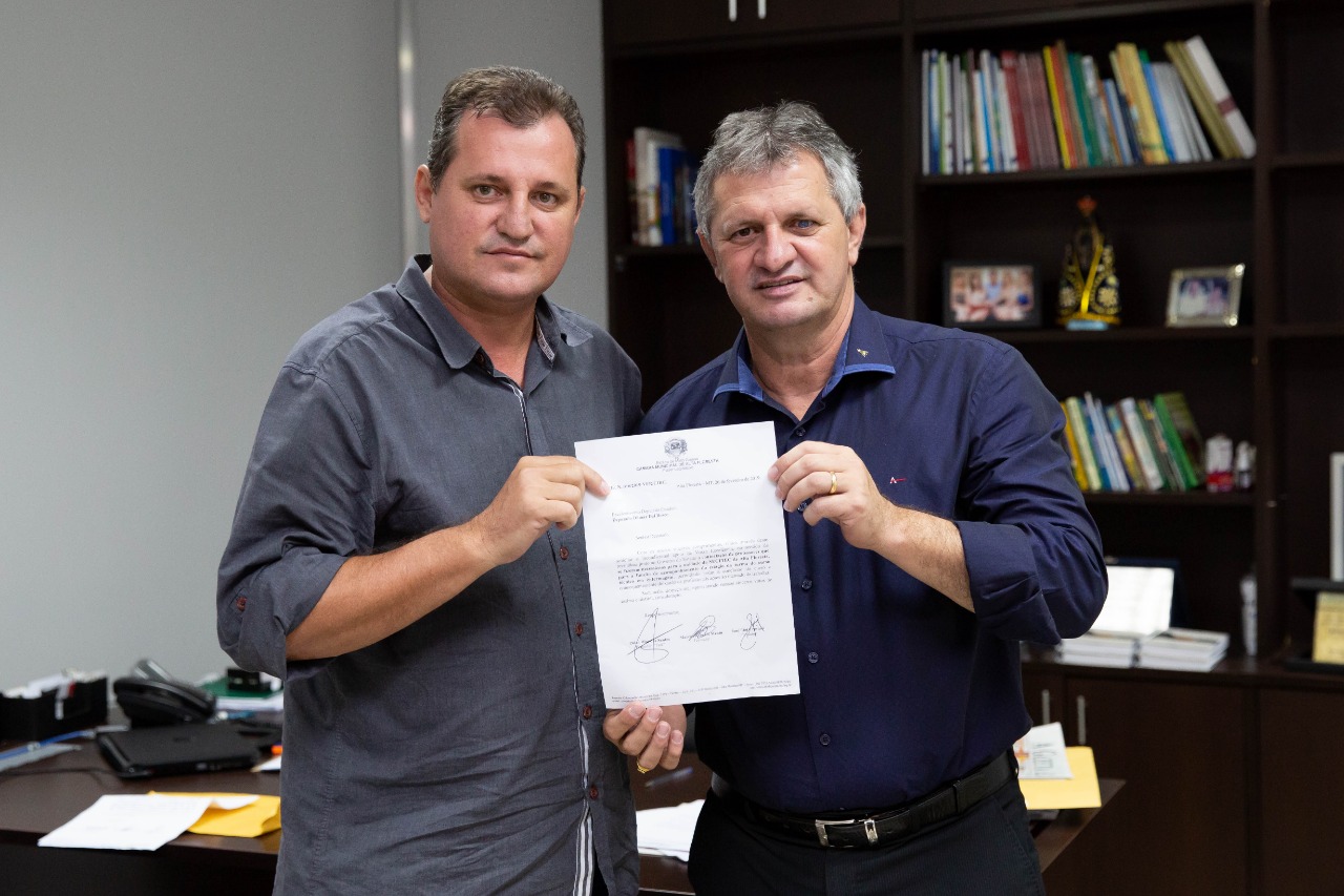 Menin protocola ofício reivindicando a contratação de professores para a Secitec