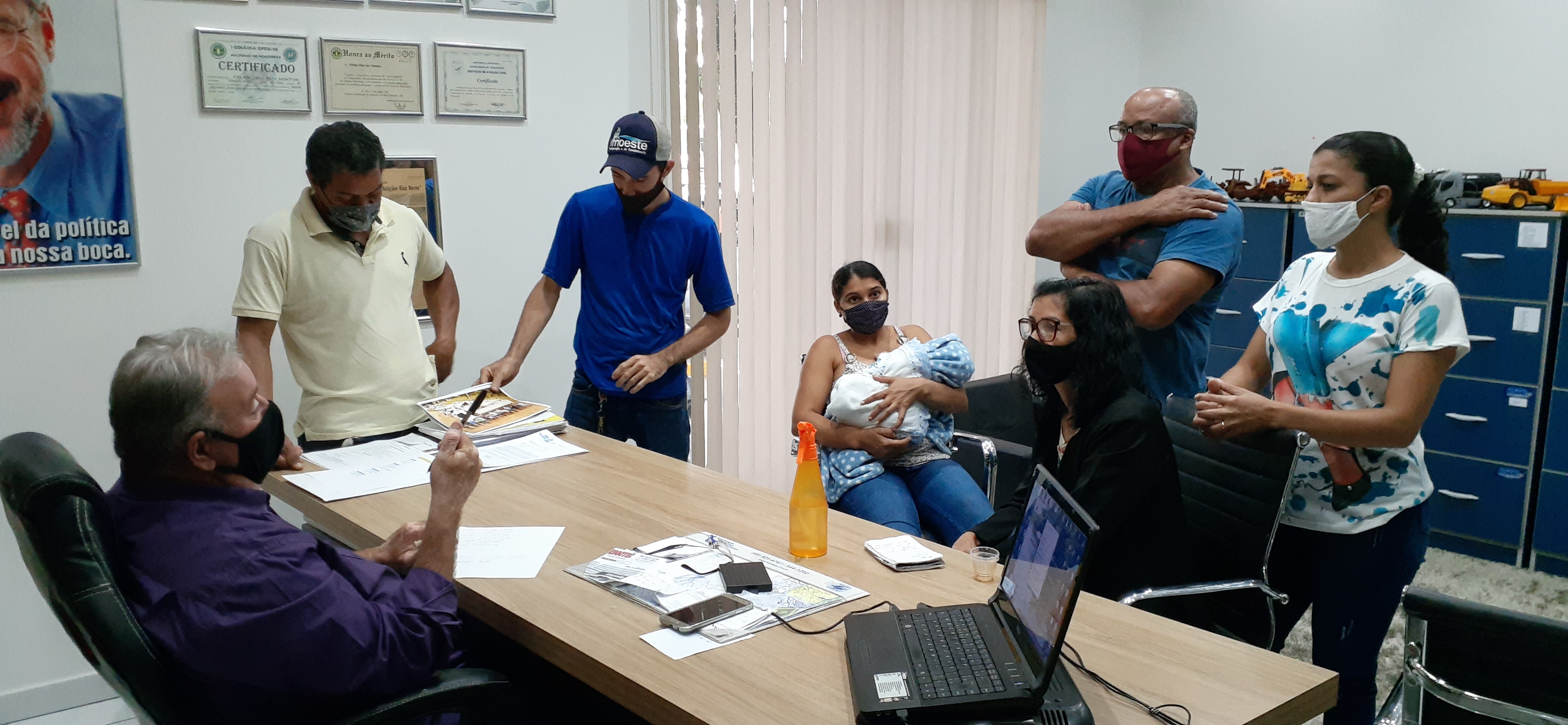 Moradores pedem ao vereador Tuti apoio dos deputados Nininho e Geller e do senador Fávaro para pavimentação da Avenida das Orquídeas 