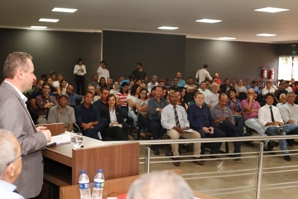 Prefeito Asiel Bezerra presta contas na Câmara Municipal