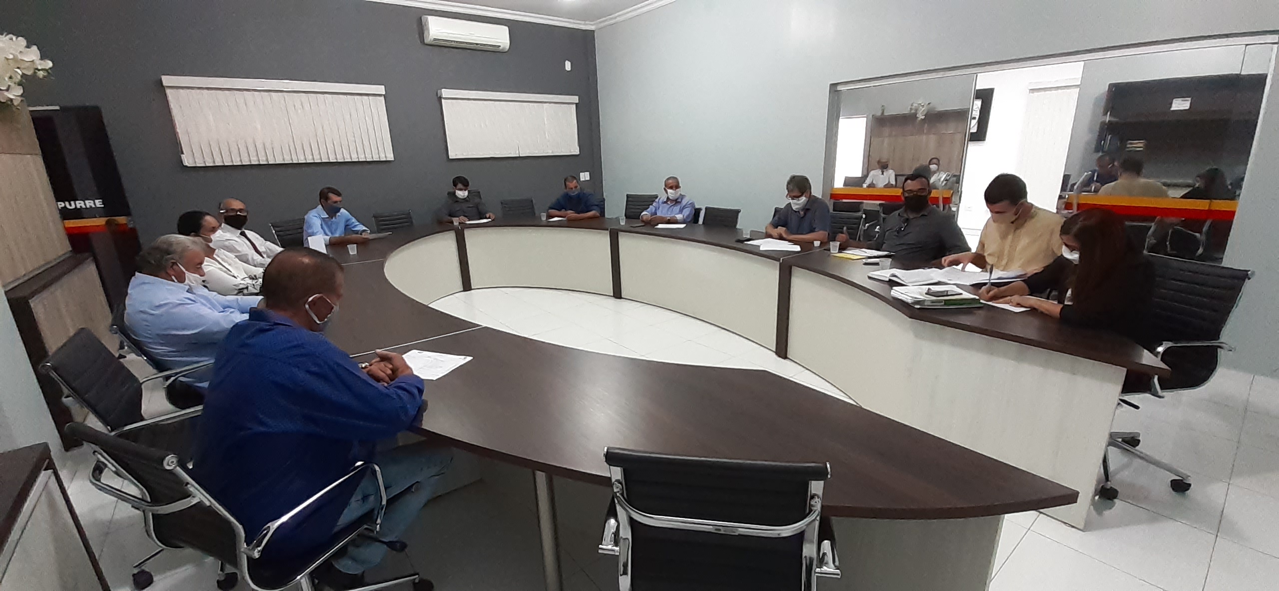 Prefeitura apresenta aos vereadores prestação de contas de recurso da usina