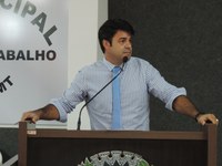 Presidente da Câmara cobra tapa-buraco e limpeza da cidade