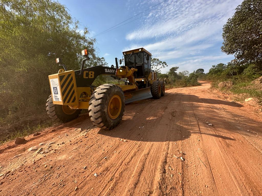 Presidente da Câmara fiscaliza patrolamento da MT-325