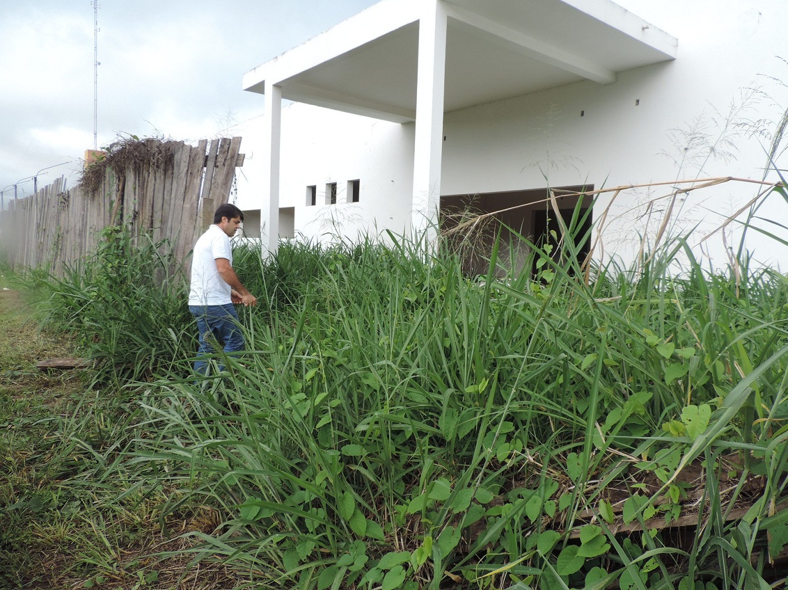 Presidente da Câmara Municipal de Alta Floresta visita obra inacabada da UPA