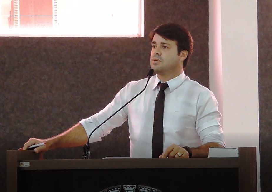 Presidente Emerson Machado apresenta requerimento solicitando informações sobre licitação de quase R$ 7 milhões