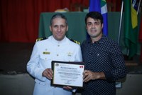 Presidente Emerson Machado entrega Moções de Congratulações e Agradecimento para oficiais da Marinha