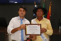 Presidente Emerson Machado homenageia Mister Terceira Idade com Moção de Congratulações
