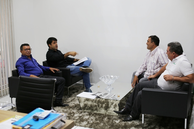 Presidente Emerson Machado recebe vereadores de Carlinda