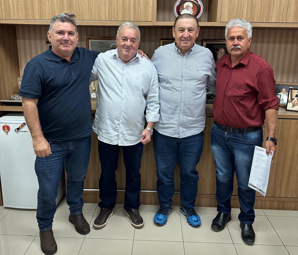 Presidente Francisco Ailton e vereadores Tuti e Naldo da Pista se reúnem com deputado Nininho para apresentar demandas do município