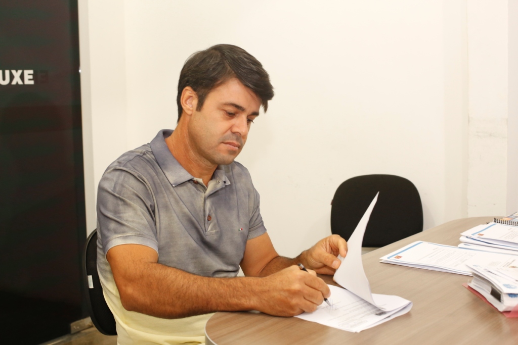 Presidente promulga lei complementar que estabelece regras de atribuição a servidores da educação