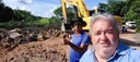 Presidente Tuti acompanha construção de bueiro tubular na Vicinal Novo Horizonte
