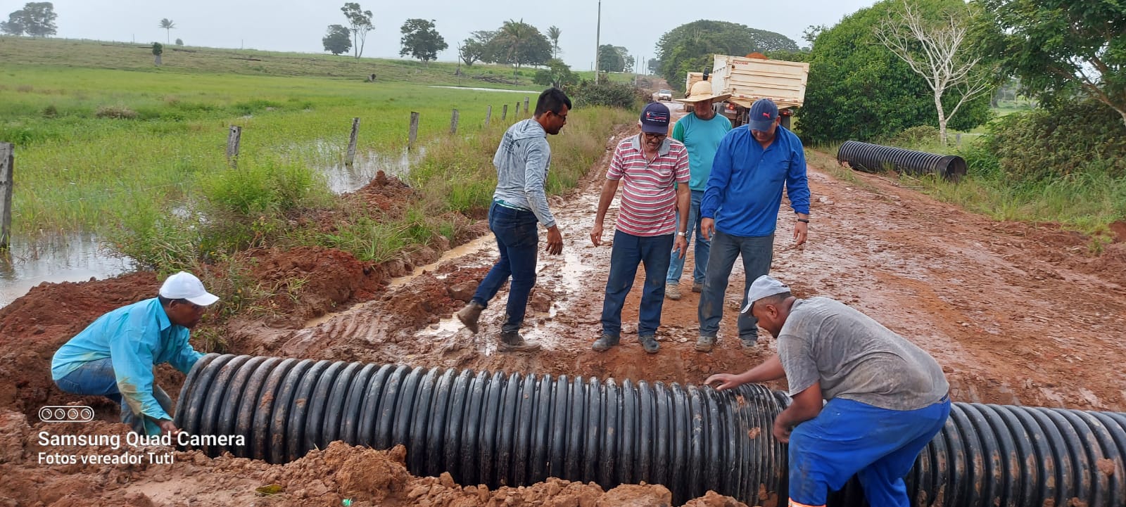 Presidente Tuti acompanha recuperação da Vicinal Céu Azul