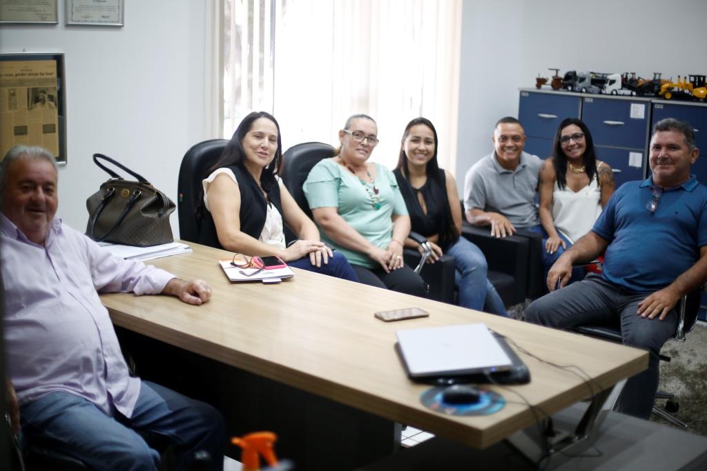 Presidente Tuti recebe secretária de Assistência Social em seu gabinete