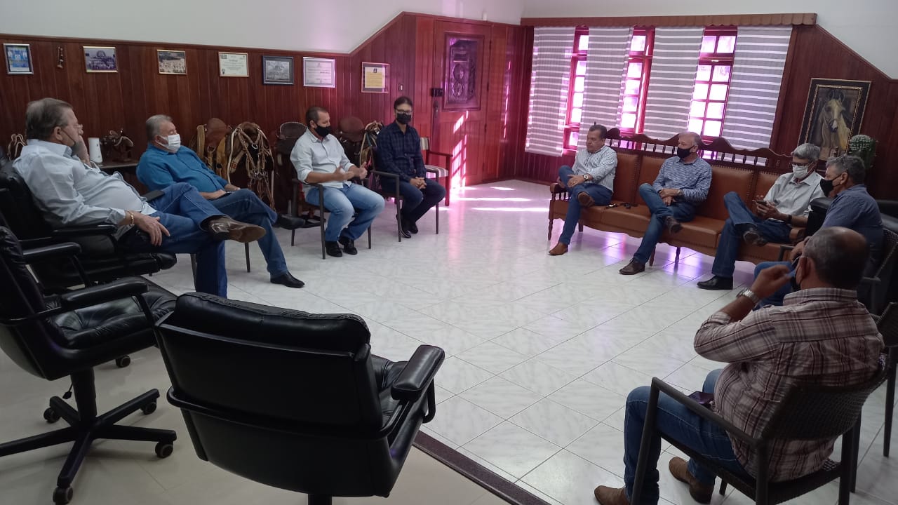 Produtores buscam apoio do Legislativo e do Executivo para pavimentação da MT-010