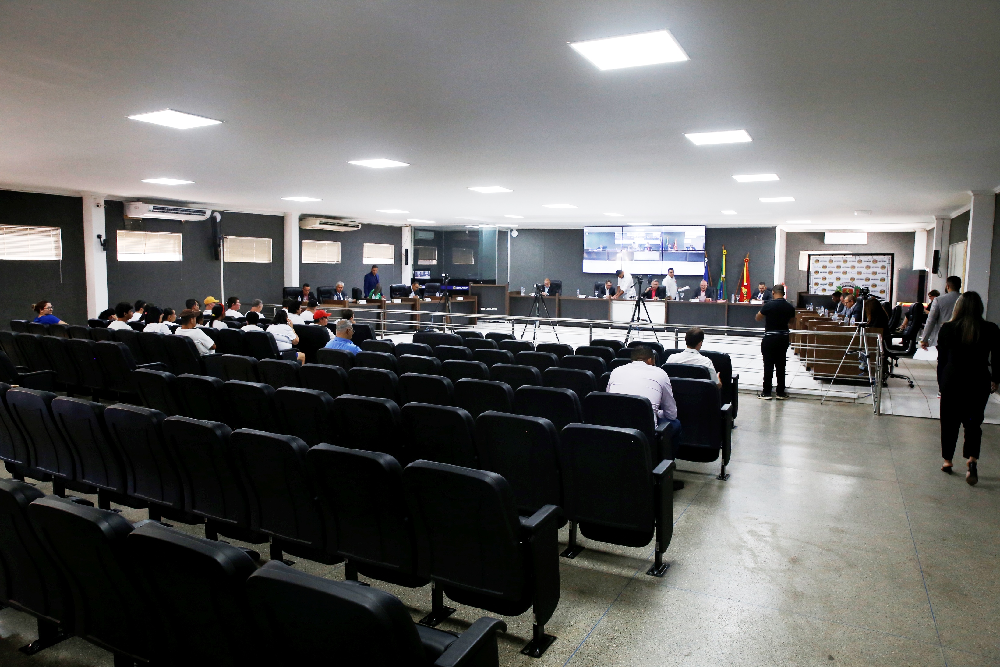 Professor Nilson e Marcos Menin solicitam pavimentação asfáltica em ruas de diversos bairros de Alta Floresta