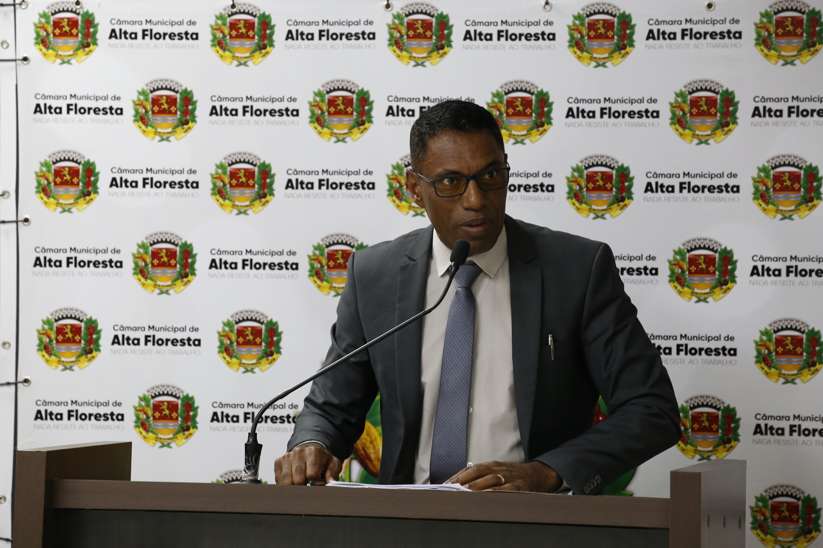 Professor Nilson propõe cessão parcial de espaço público para projeto social de futebol em Alta Floresta