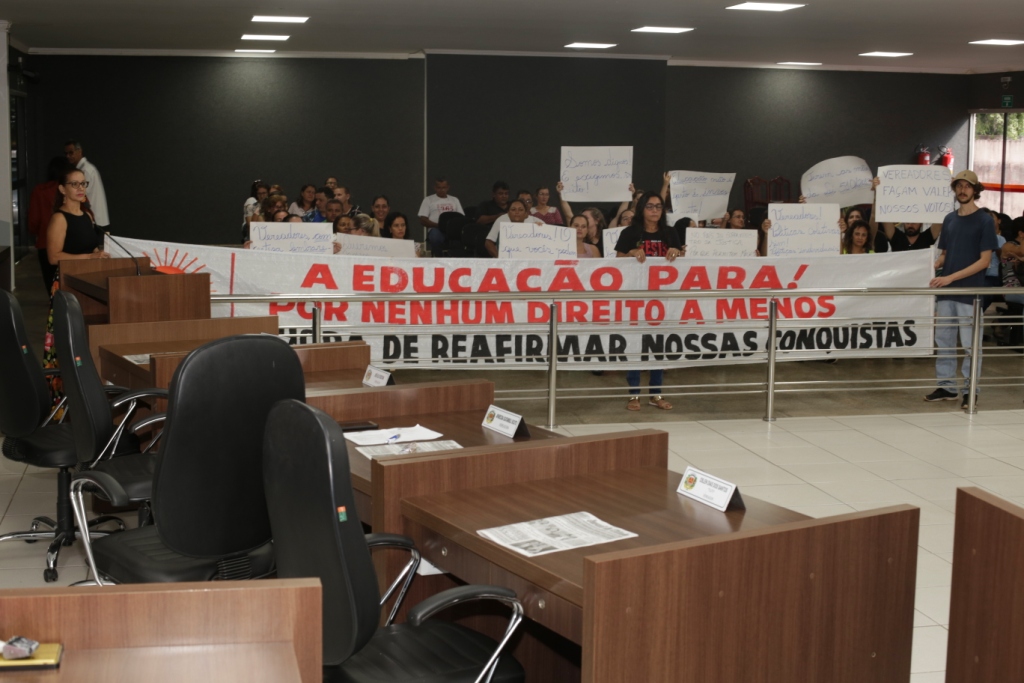 Profissionais da educação pedem apoio da Câmara Municipal para intervir junto ao Governo