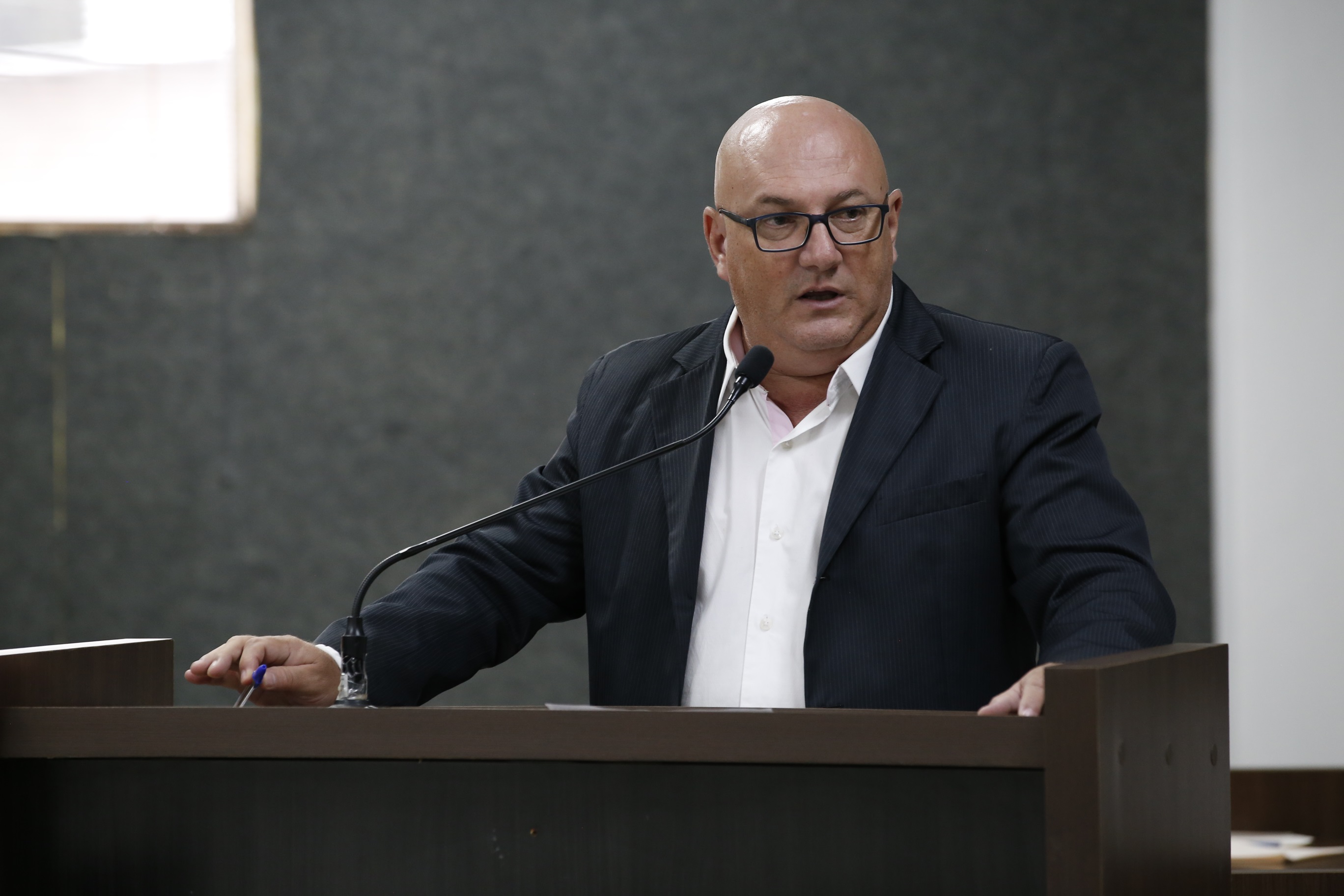 Requerimento: Vereador Luciano Silva cobra informações sobre fiscalização de contratos públicos